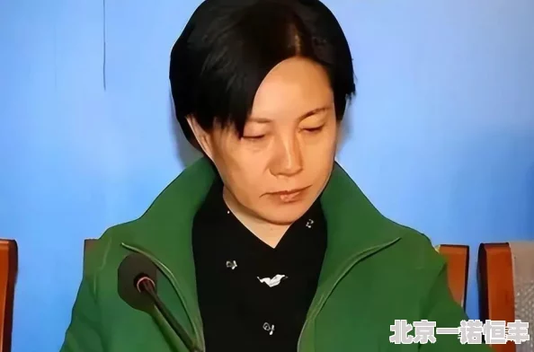 女市长桌下吞吐据传与邻市新任商务局长深夜K歌共进晚餐举止亲昵